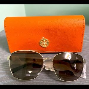 NEW Tory Burch aviator sunglasses